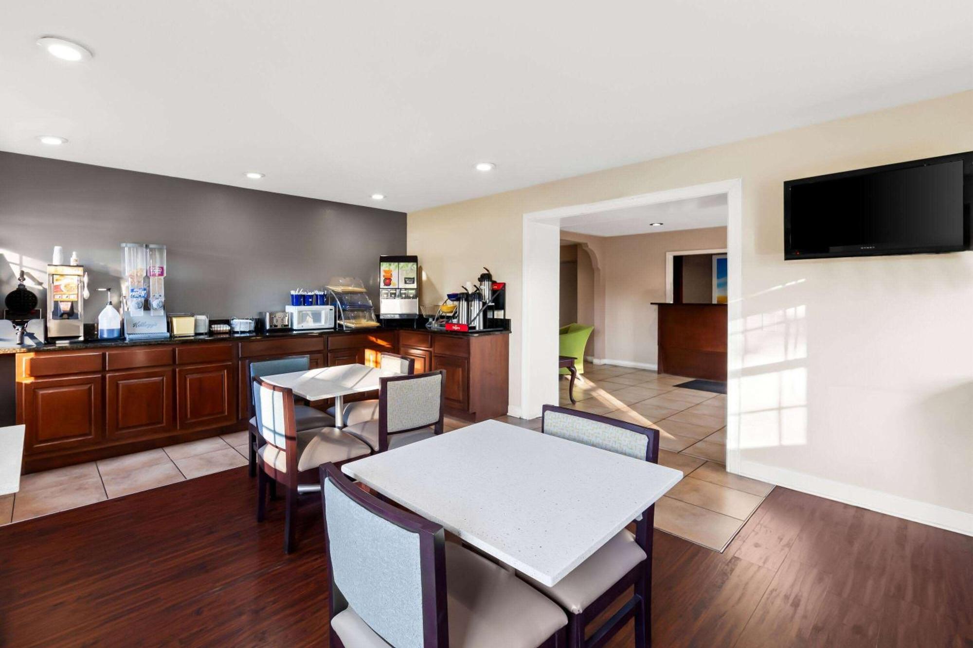 Days Inn By Wyndham Brownsville Εξωτερικό φωτογραφία